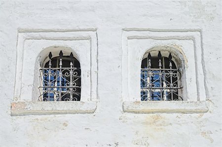 simsearch:625-01040683,k - Windows of Ancient Russian monastery Photographie de stock - Aubaine LD & Abonnement, Code: 400-05293534