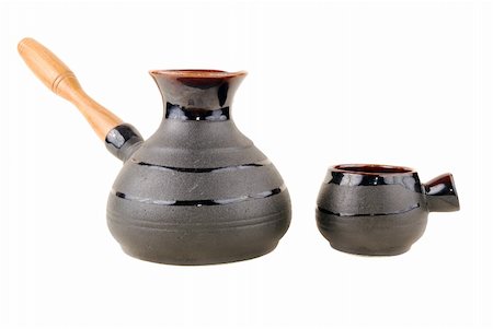 Clay coffee maker with cups and wooden handles on a white background Foto de stock - Super Valor sin royalties y Suscripción, Código: 400-05304233