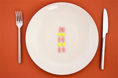 simsearch:825-05989844,k - a meal of different tablets with silverware Foto de stock - Super Valor sin royalties y Suscripción, Código: 400-05304630