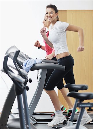 young woman exercise fitness and workout while run on track in sport club Foto de stock - Super Valor sin royalties y Suscripción, Código: 400-05304717