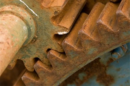 power ax - detail of old rusty gears, transmission wheels Photographie de stock - Aubaine LD & Abonnement, Code: 400-05304880