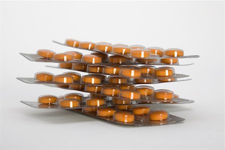 simsearch:400-05320068,k - Packs of orange pills isolated on white background. Photographie de stock - Aubaine LD & Abonnement, Code: 400-05304931