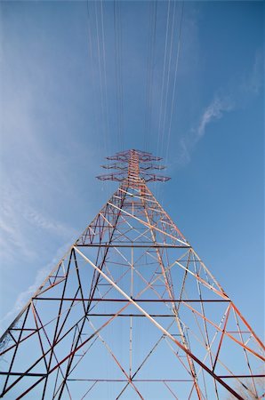 simsearch:400-04838002,k - An electrical transmission tower carrying high voltage lines beside a lake in winter. Foto de stock - Royalty-Free Super Valor e Assinatura, Número: 400-05305266