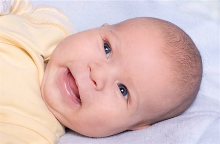 simsearch:400-04161658,k - Photo of Portrait of cute newborn laughing Fotografie stock - Microstock e Abbonamento, Codice: 400-05305572