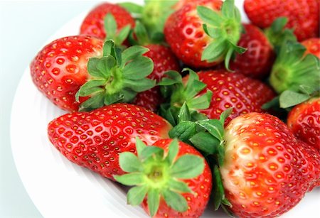 simsearch:400-05079848,k - Beautiful strawberries isolated on white Foto de stock - Super Valor sin royalties y Suscripción, Código: 400-05305860