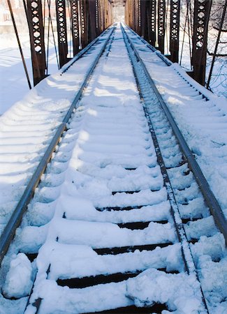 simsearch:400-05306863,k - Winter scene of snowy railroad tressle Fotografie stock - Microstock e Abbonamento, Codice: 400-05306873