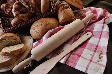 simsearch:400-04497847,k - fresh healthy natural  bread food group in studio on table Stockbilder - Microstock & Abonnement, Bildnummer: 400-05306917