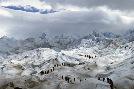 A group of trekkers explores one of the faces of the magnifiscent Perito Moreno Glacier in El Calafate, Argentinian Patagonia. Nikon D60, VR 18-55mm Nikkor zoom lens set at 55mm. Exposure f/11 and 1/200s. No flash. January 27th, 2011. Stockbilder - Microstock & Abonnement, Bildnummer: 400-05306931