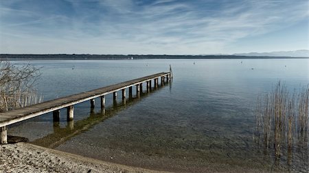 simsearch:400-06480005,k - An old jetty at Starnberg Lake in Germany Foto de stock - Super Valor sin royalties y Suscripción, Código: 400-05307059