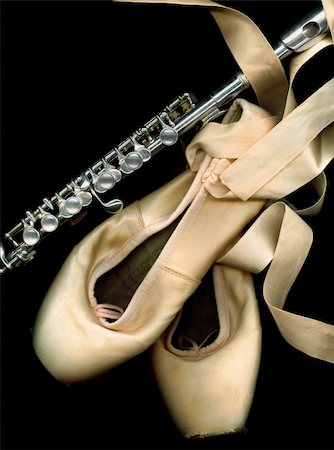 piccolo - Ballet en pointe shoes and a piccolo. Stock Photo - Budget Royalty-Free & Subscription, Code: 400-05307503