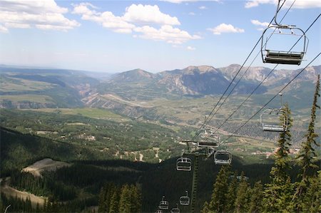 A chairlift for the mountain resort of Telluride, Colorado in the summer Photographie de stock - Aubaine LD & Abonnement, Code: 400-05308621