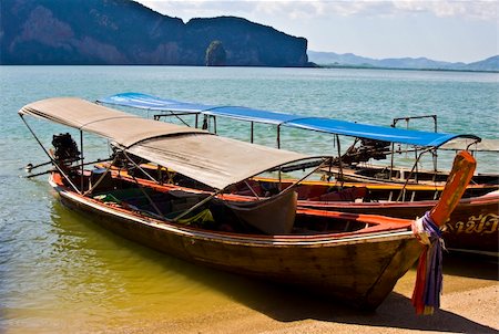 simsearch:841-03035683,k - typical colorful longboats on a beach in the Phang Nga Bay Photographie de stock - Aubaine LD & Abonnement, Code: 400-05308836