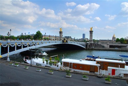 simsearch:400-04455773,k - Famous Bridge of Alexander III in Paris, France Foto de stock - Royalty-Free Super Valor e Assinatura, Número: 400-05309150