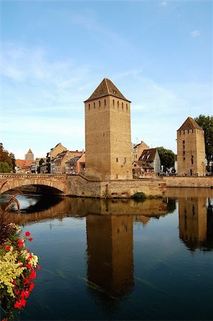 strasbourg - The district of La Petite France in Strasbourg with its bridges and towers Foto de stock - Super Valor sin royalties y Suscripción, Código: 400-05309408