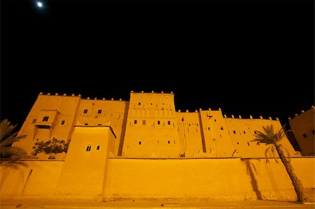 Old Fort - the kasbah in ouarzazate at night Foto de stock - Super Valor sin royalties y Suscripción, Código: 400-05309645