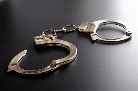 fétiche - crime and law concept with police handcuffs on desk Foto de stock - Super Valor sin royalties y Suscripción, Código: 400-05309859