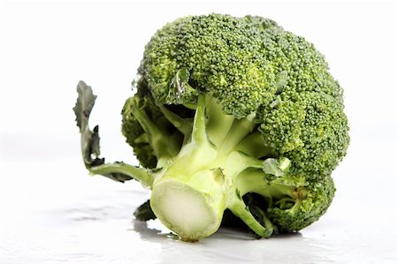 simsearch:400-07822704,k - Fresh and wet broccoli Photographie de stock - Aubaine LD & Abonnement, Code: 400-05300461