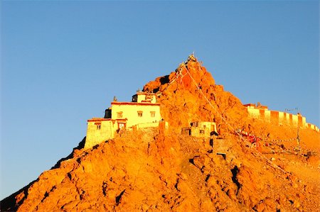 simsearch:400-05707011,k - Landmark of a small lamasery on the top of mountains in Tibet Foto de stock - Super Valor sin royalties y Suscripción, Código: 400-05300555