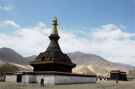 simsearch:400-07165260,k - Landmark of a typical historical lamasery in Tibet Foto de stock - Royalty-Free Super Valor e Assinatura, Número: 400-05300589