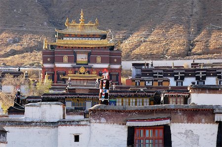 simsearch:400-07165260,k - Landmarks of a famous historical Tibetan lamasery Foto de stock - Royalty-Free Super Valor e Assinatura, Número: 400-05300610