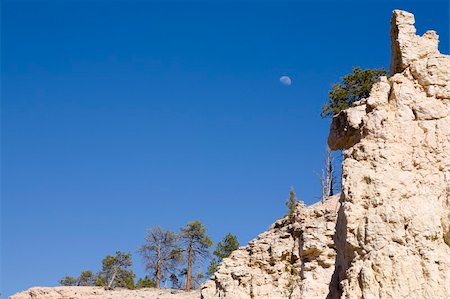 simsearch:400-06104130,k - Image of the moon rising over Bryce Canyon National Park Foto de stock - Super Valor sin royalties y Suscripción, Código: 400-05301471