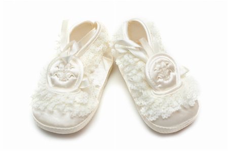 simsearch:400-04939110,k - Pair baby satin slippers on white background Photographie de stock - Aubaine LD & Abonnement, Code: 400-05301598