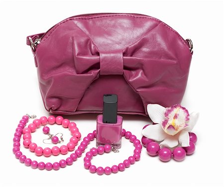 simsearch:400-07921170,k - Violet feminine bag, necklace and make-up on white background Stockbilder - Microstock & Abonnement, Bildnummer: 400-05301627