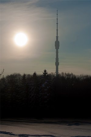 Television tower in Moscow in winter forest Foto de stock - Royalty-Free Super Valor e Assinatura, Número: 400-05302183