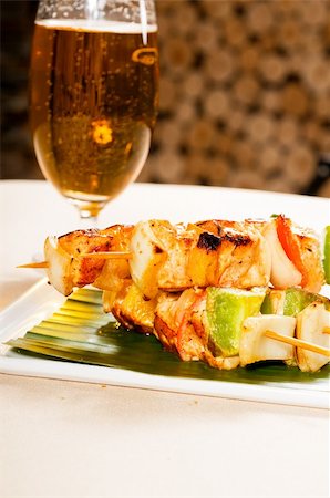 simsearch:625-00849512,k - fresh chicken and vegetables skewers on a palm leaf thai style Stockbilder - Microstock & Abonnement, Bildnummer: 400-05302328