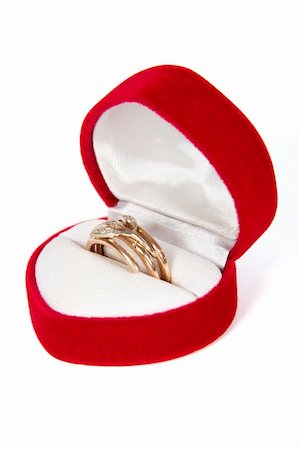 simsearch:400-04789565,k - The jewelry image in a box, in the form of the heart, isolated, on a white background Stockbilder - Microstock & Abonnement, Bildnummer: 400-05302587