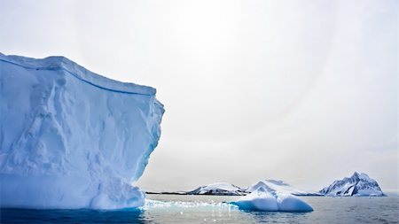 simsearch:400-08552921,k - Antarctic iceberg in the snow Stock Photo - Budget Royalty-Free & Subscription, Code: 400-05302679