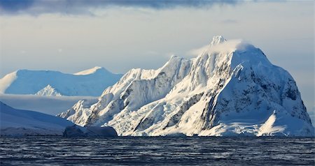 simsearch:400-05065751,k - Beautiful snow-capped mountains against the sky in Antarctica Photographie de stock - Aubaine LD & Abonnement, Code: 400-05302671