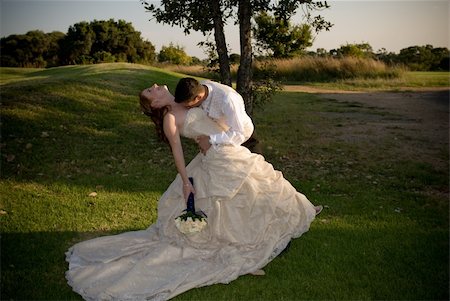 just married couple with groom kissing bride Stockbilder - Microstock & Abonnement, Bildnummer: 400-05302912