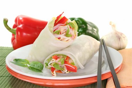 spring roll - Lucky roll with lettuce, salmon, rice noodles, bell peppers and Thai basil Stock Photo - Budget Royalty-Free & Subscription, Code: 400-05314086