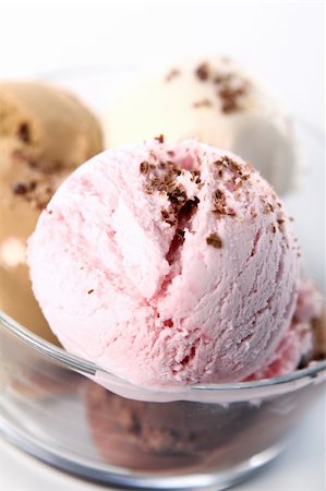 simsearch:400-05677337,k - Ice cream dessert on white background Photographie de stock - Aubaine LD & Abonnement, Code: 400-05314683