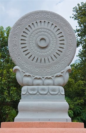 rueda de oración - symbol of Buddhism,the wheel of the law Foto de stock - Super Valor sin royalties y Suscripción, Código: 400-05316427