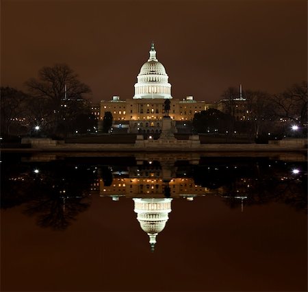 simsearch:400-04758289,k - United States Capitol Building at night in Washington DC Fotografie stock - Microstock e Abbonamento, Codice: 400-05316967