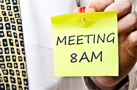 simsearch:400-04332823,k - Meeting at 8 AM post it in business man hand Foto de stock - Royalty-Free Super Valor e Assinatura, Número: 400-05317417