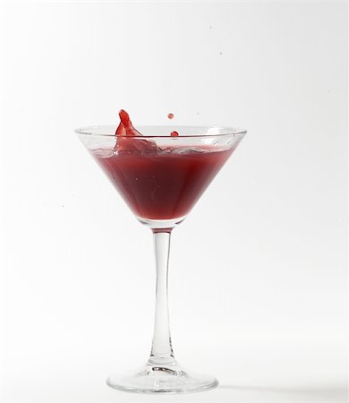 simsearch:400-06911038,k - red martini cocktail splashing into glass on white background Stock Photo - Budget Royalty-Free & Subscription, Code: 400-05318417