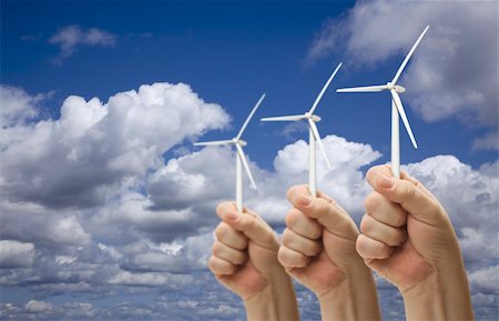 simsearch:400-04339274,k - Male Fists Holding Three Wind Turbines Outside with Clouds and Sky. Fotografie stock - Microstock e Abbonamento, Codice: 400-05319710