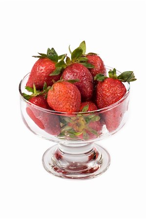 simsearch:693-06020262,k - Fresh ripe strawberries in transparent vase isolated on white Foto de stock - Super Valor sin royalties y Suscripción, Código: 400-05310456