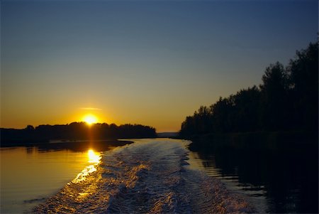 simsearch:400-07617810,k - trace of a motor boat at sunset Stockbilder - Microstock & Abonnement, Bildnummer: 400-05312519