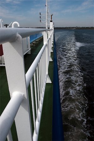 simsearch:400-04621473,k - view looking over the rail of a cruising ferry ship Photographie de stock - Aubaine LD & Abonnement, Code: 400-05313852