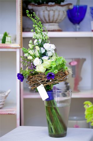 simsearch:400-05104344,k - Bunch of flowers in a vase Foto de stock - Super Valor sin royalties y Suscripción, Código: 400-05324389