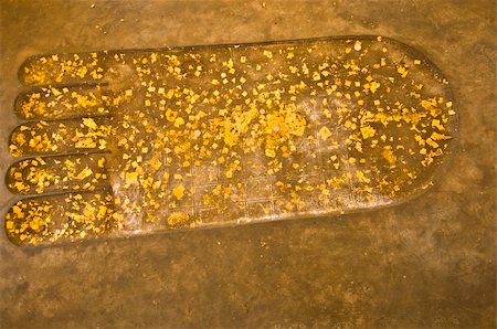 sacred footprint of Buddha with gold foil on it Photographie de stock - Aubaine LD & Abonnement, Code: 400-05324477