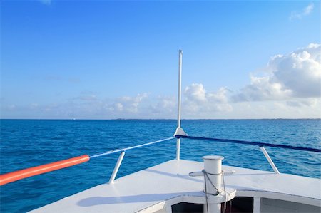 boat bow blue Caribbean sea Cancun to Isla Mujeres Mexico Photographie de stock - Aubaine LD & Abonnement, Code: 400-05325910