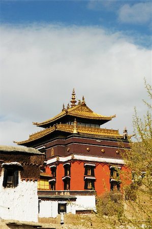 simsearch:400-05707011,k - Landmark of a famous Tibetan lamasery with golden roofs Foto de stock - Super Valor sin royalties y Suscripción, Código: 400-05326320