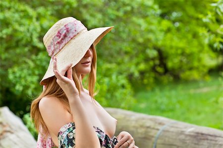 Young beautiful girl with hat staring and smiling at something Stockbilder - Microstock & Abonnement, Bildnummer: 400-05326382