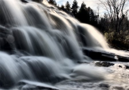 simsearch:400-04424246,k - Northern Michigan UP Waterfalls Upper Peninsula Autumn Fall Colors Foto de stock - Super Valor sin royalties y Suscripción, Código: 400-05326905