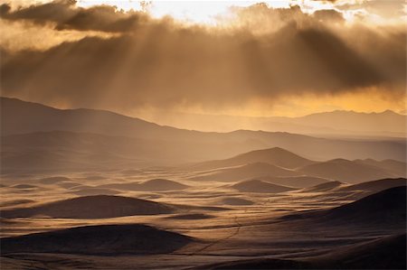 simsearch:400-06100677,k - Some beautiful rays of sunshine are shining through onto the soft landscape. Photographie de stock - Aubaine LD & Abonnement, Code: 400-05327189